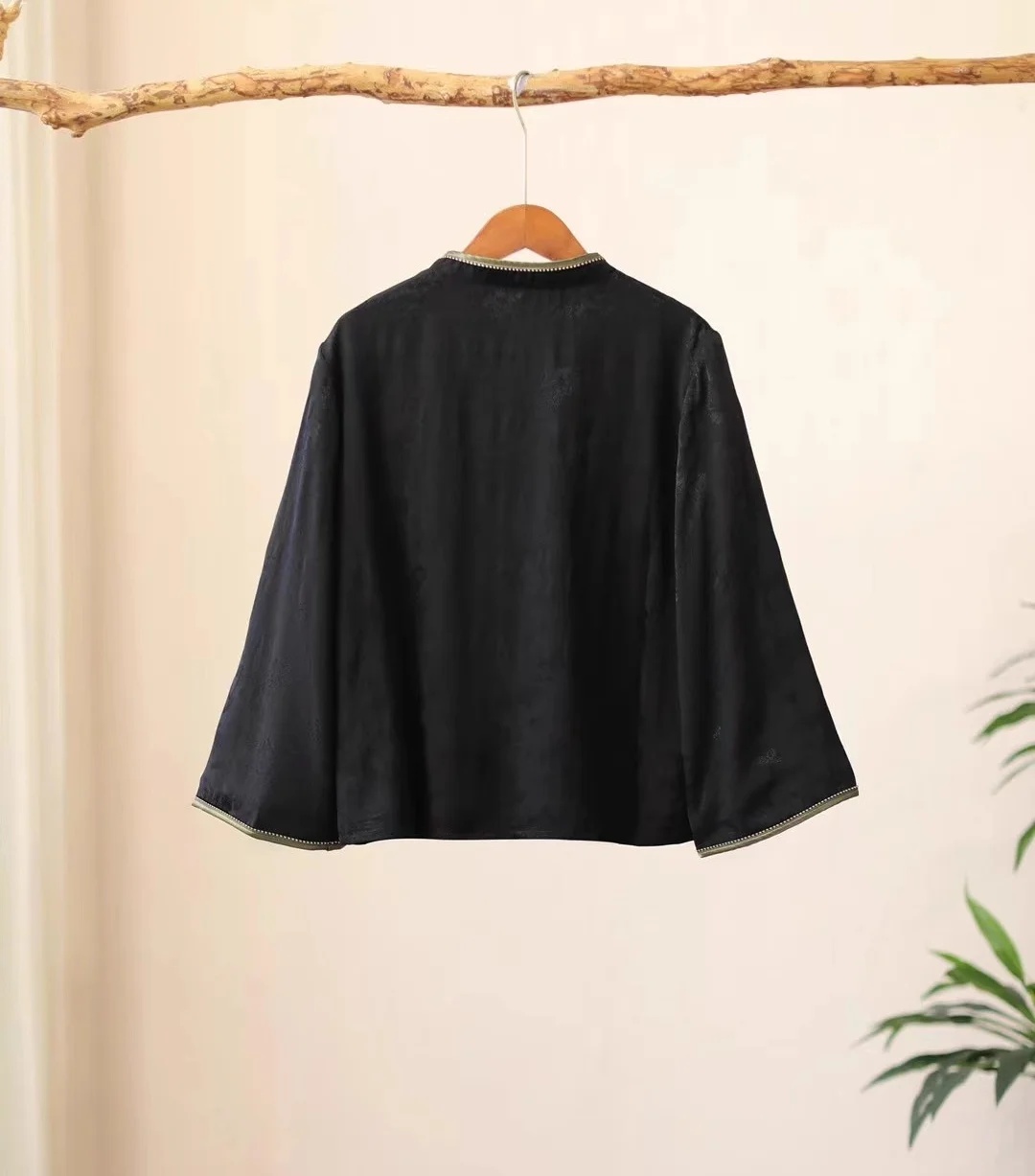 Luxury spring blouse for women - Embroidery On Black Shirt 评论和价格