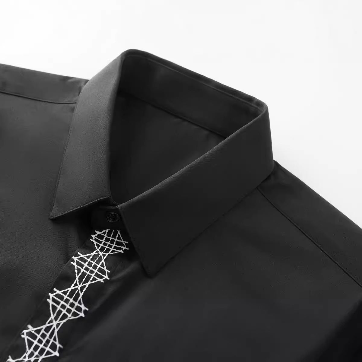 Autumn and Winter New Product: - Embroidery On Black Shirt 评论和价格