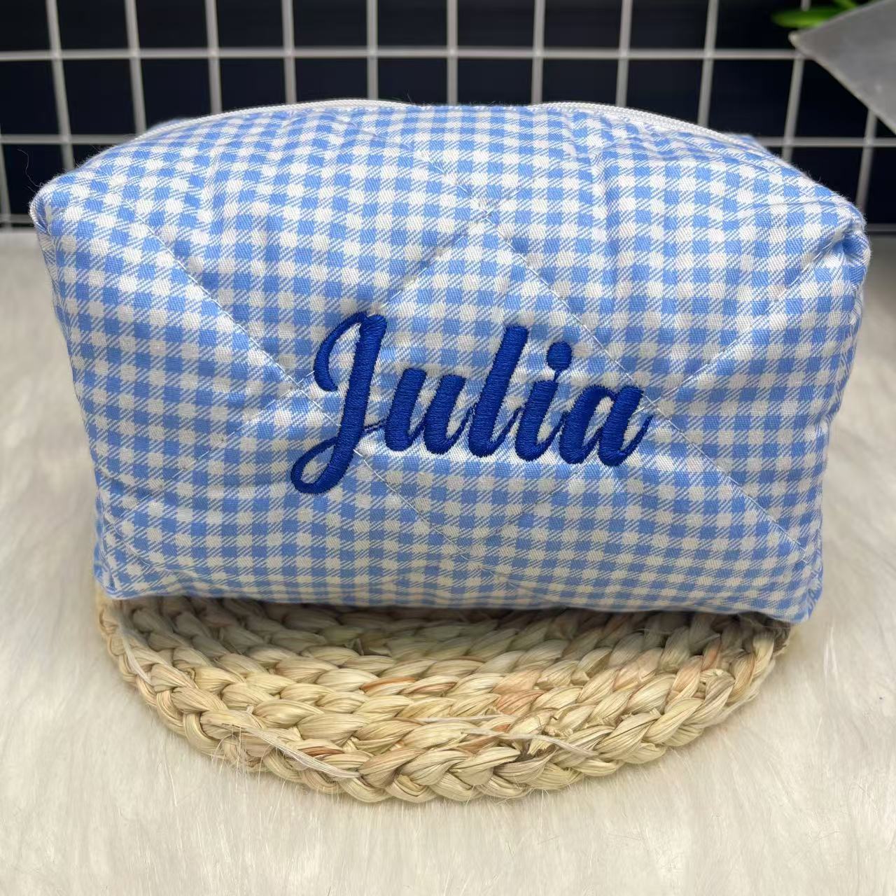 Large Capacity Striped Cosmeti - Embroidery Logo 评论和价格
